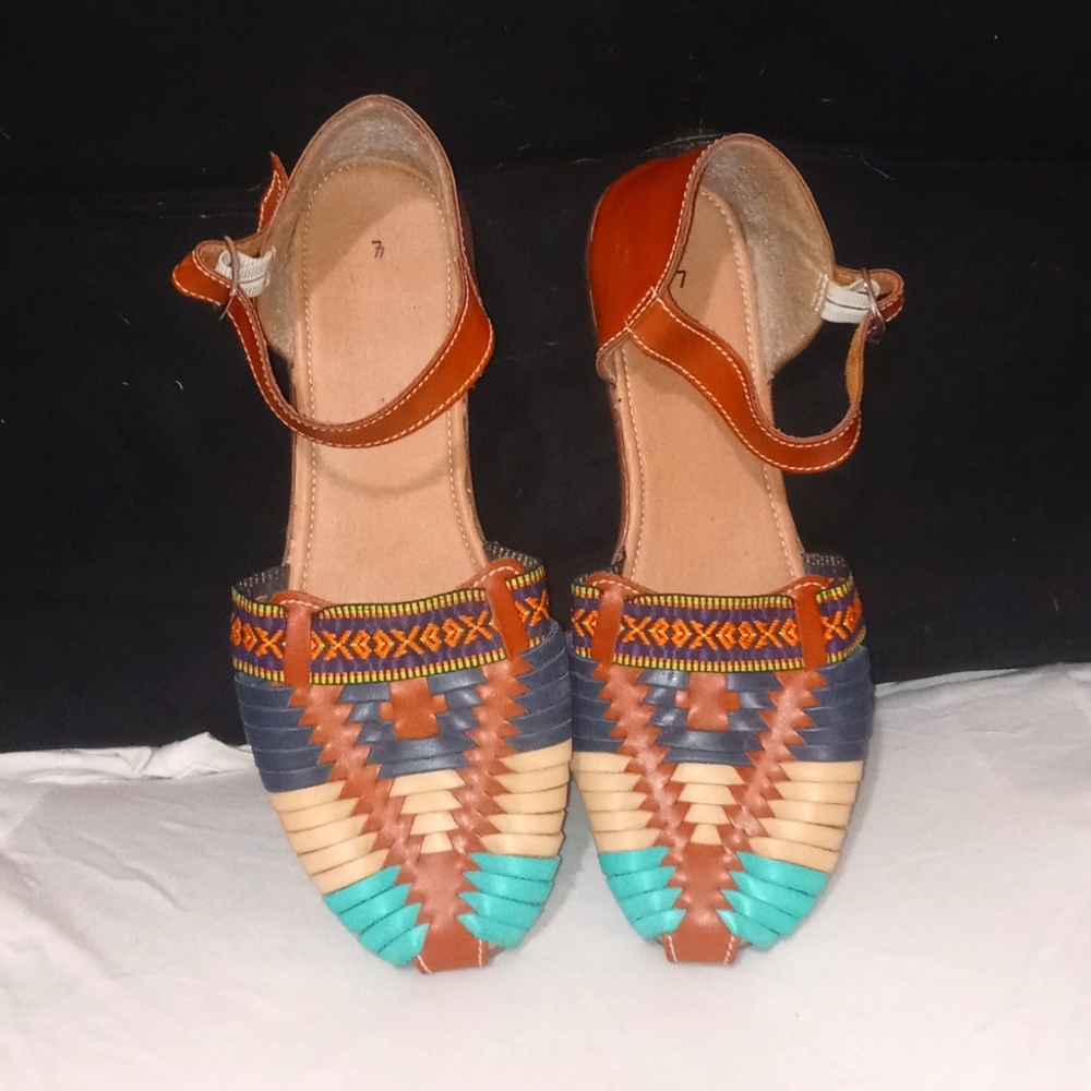 Spanish sandals Size 7 Tri color